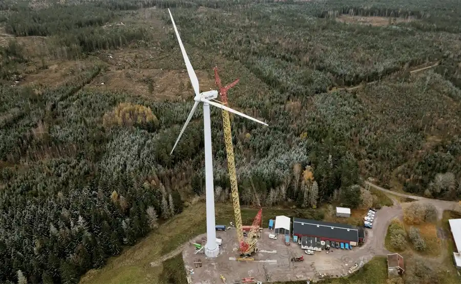 De hoogste windturbinetoren van hout staat in Zweden