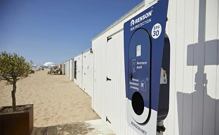 Renson voorziet Belgische kust van gratis zonnecrème