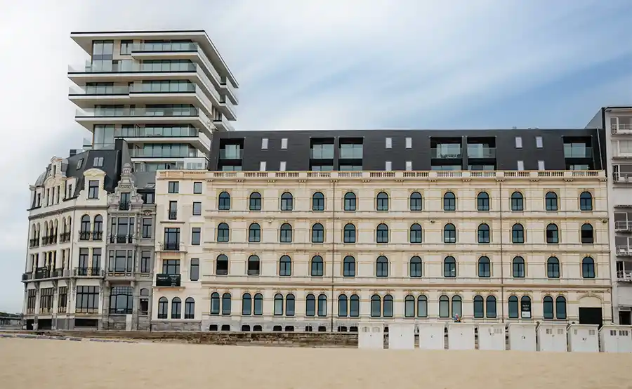 Van meisjesschool tot Troon 17: luxe wonen aan de Zeedijk in Oostende