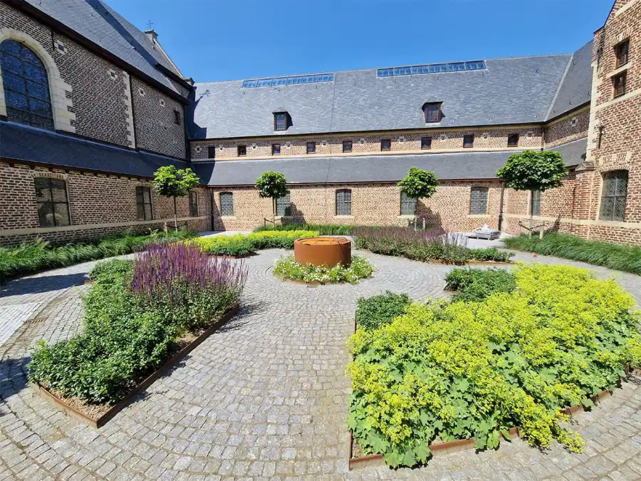 Historisch Capucijnenklooster in Maaseik heropent als warme zorgplek