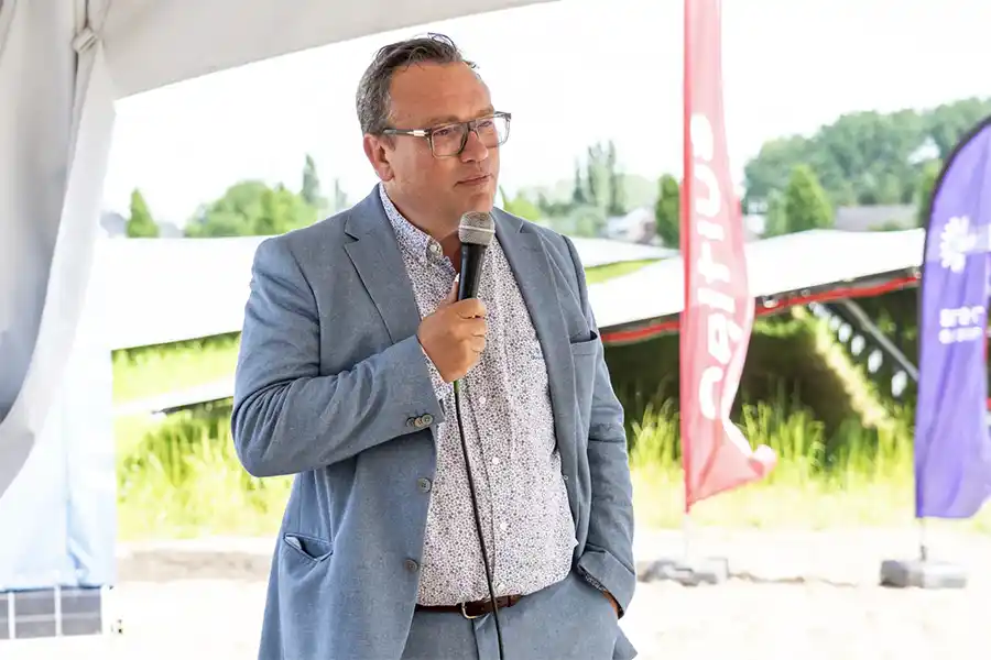 Eerste Vlaamse zonnepark op grond van woonmaatschappij !Mpulsgerealiseerd in Menen - Jurgen Vanlergberghe