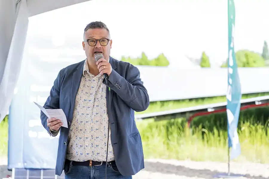 Eerste Vlaamse zonnepark op grond van woonmaatschappij !Mpulsgerealiseerd in Menen - Sonny Ghesquiere