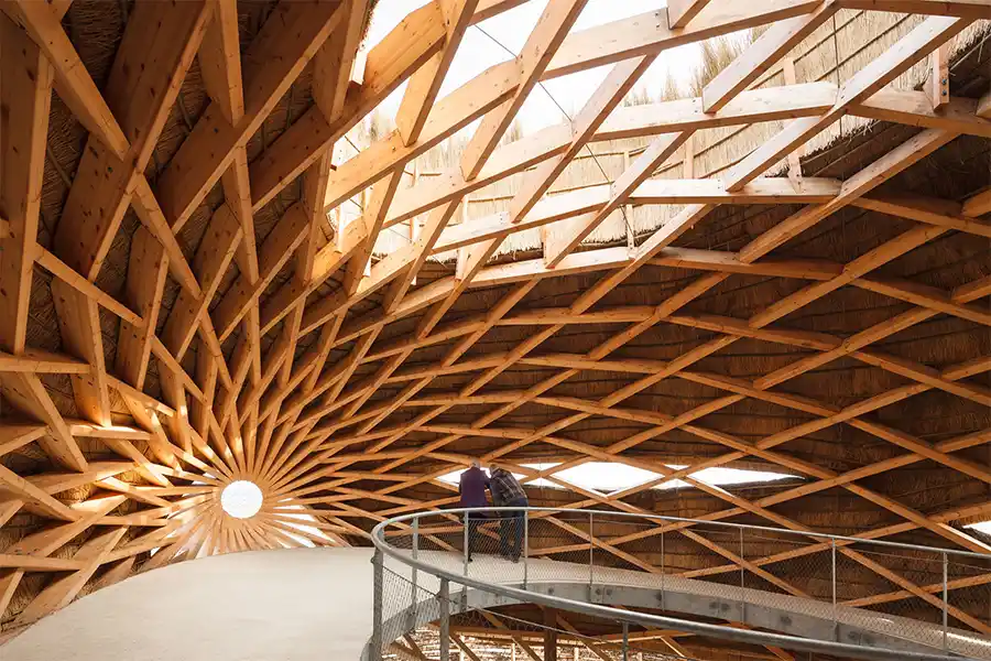 Houten vogelobservatorium Tij vormt architecturaal hoogstandje aan het Haringvliet