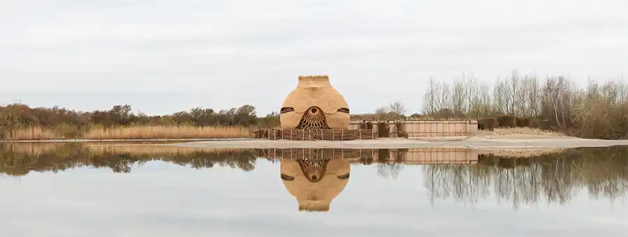 Houten vogelobservatorium Tij vormt architecturaal hoogstandje aan het Haringvliet