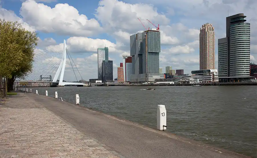 Rotterdam verkennen? Huur een busje voor jouw avontuur