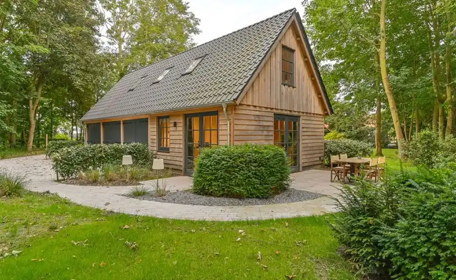 Deze houtsoorten zijn ideaal voor buiten: Douglas vs. eiken vergeleken