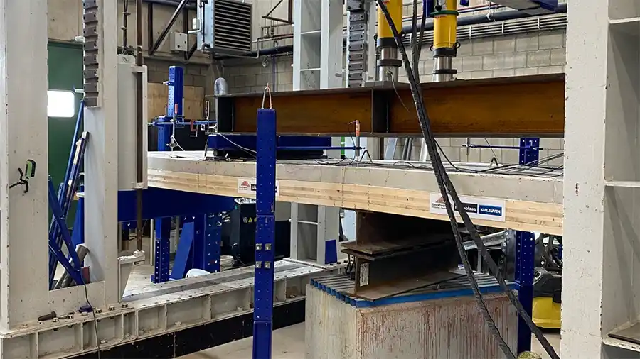 Sweco en studenten ingenieurswetenschappen onderzoeken samen potentieel van CLT-betonvloer