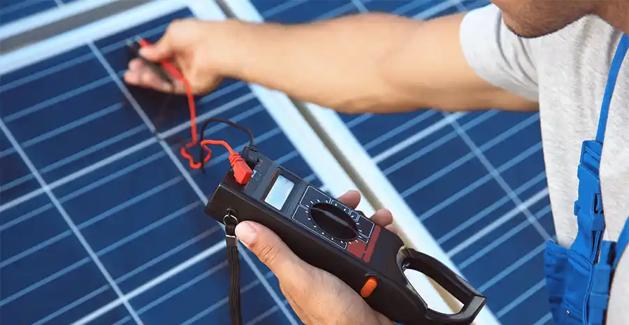 Deze vier elektrische klussen laat je beter aan een vakman over - zonnepanelen