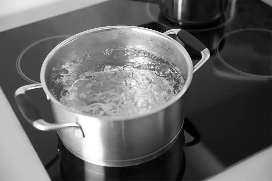 water koken op de inductiekookplaat