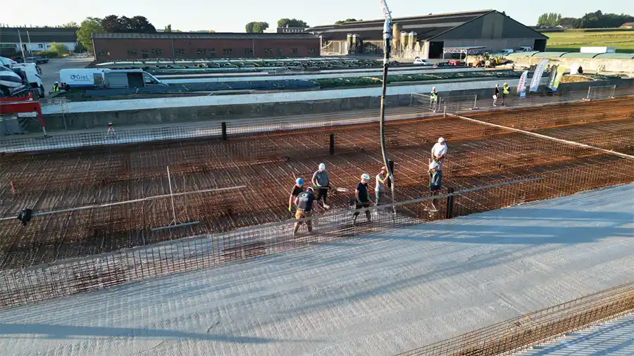 Eerste grootschalig bouwproject: 12 sleufsilo's bij ILVO