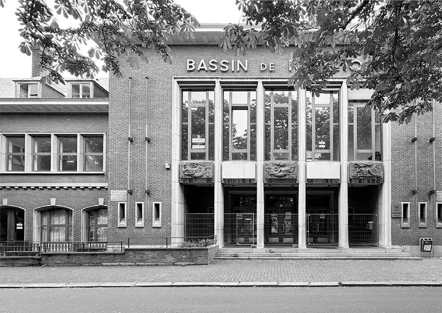 Het zwembadgebouw in Salzinnes uit 1957