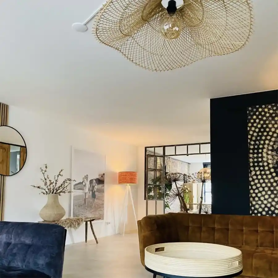 Rotan plafondlamp voor lucht en licht