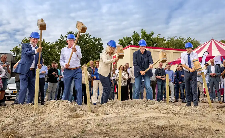 Start bouw 379 modulaire sociale huurwoningen in Hilversum