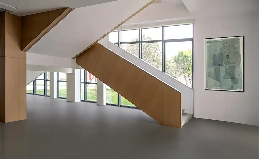 Interface lanceert vernieuwde noraplan stone rubbervloer met moderne kleuren
