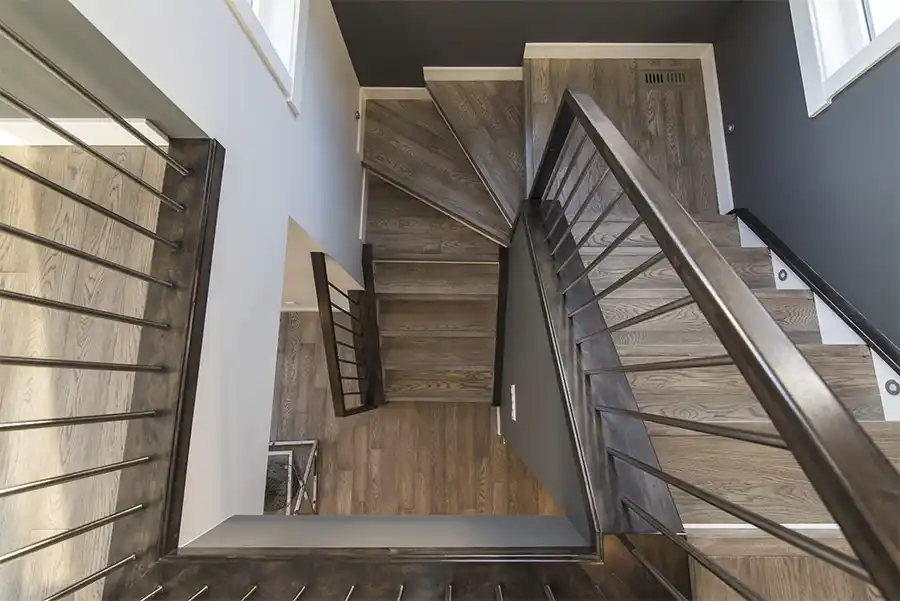 Ontdek hoe trappen een interieur versterken