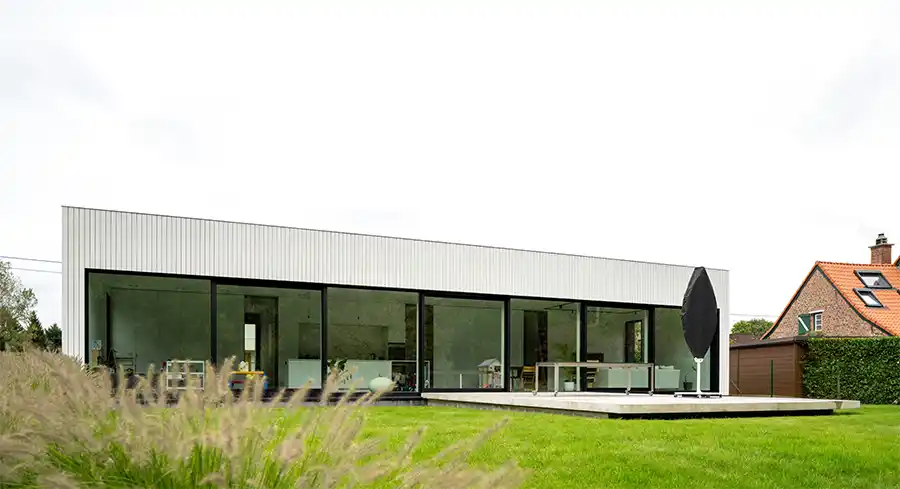 Minimalistische woning van Binst Architects