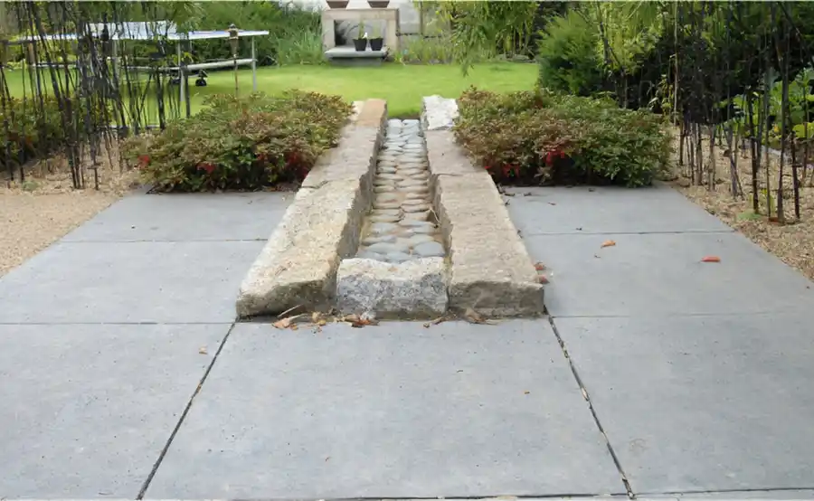 Welke tegels kies je voor je terras? Tips voor een tuin met weinig onderhoud