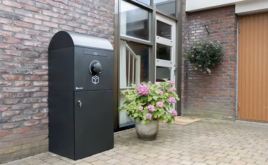 Steeds meer huiseigenaren kiezen voor een slimme oplossing tegen pakketdiefstal