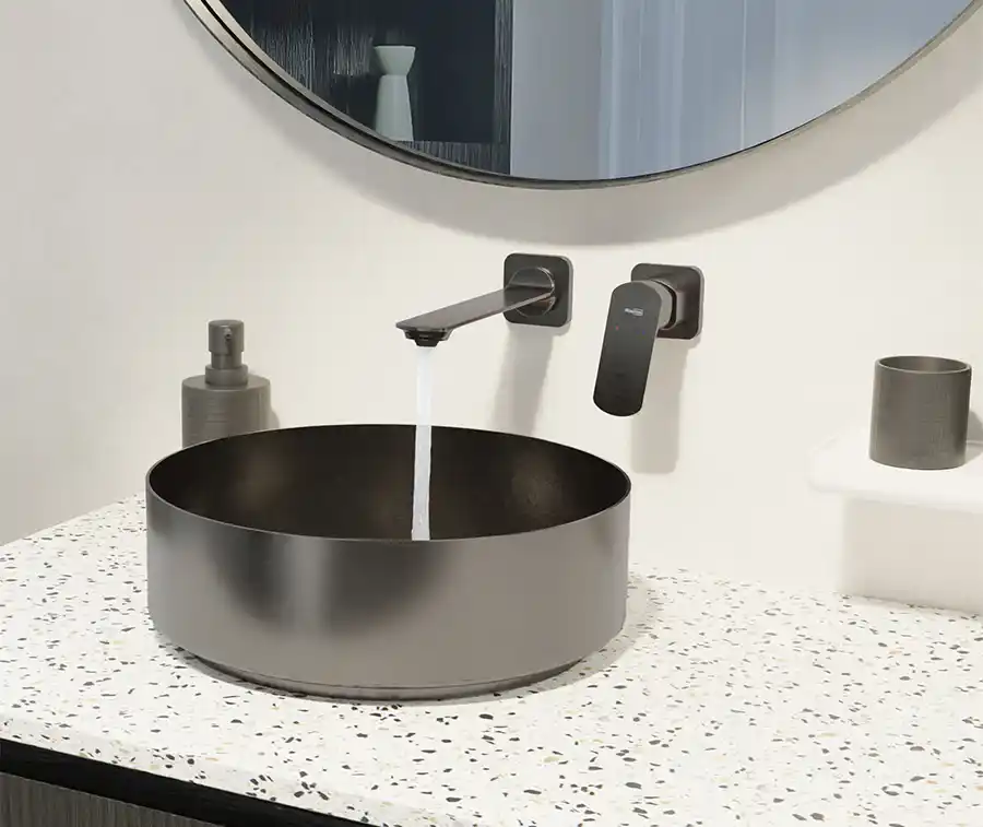 Gunmetal in de badkamer