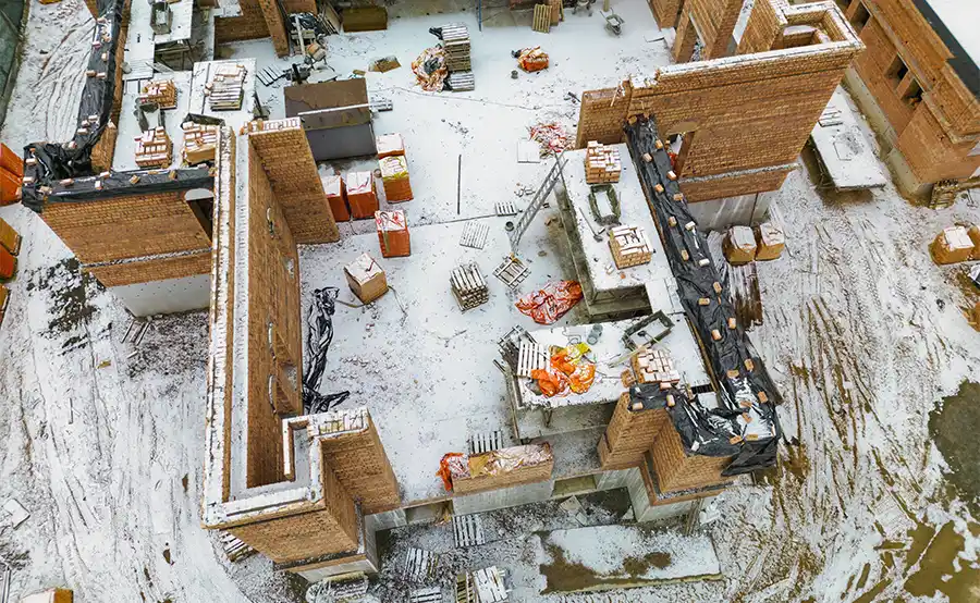 Winterweer dwingt bouwsector tot extra veiligheidsmaatregelen