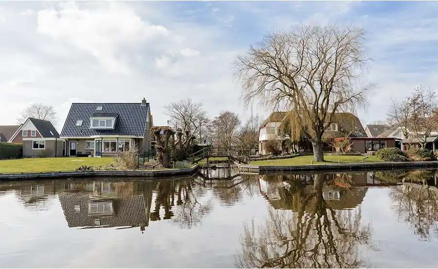Wonen aan het water: rust, ruimte en realiteit