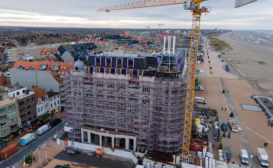 Renovatie van iconisch kustgebouw combineert houtbouw en brandveiligheid