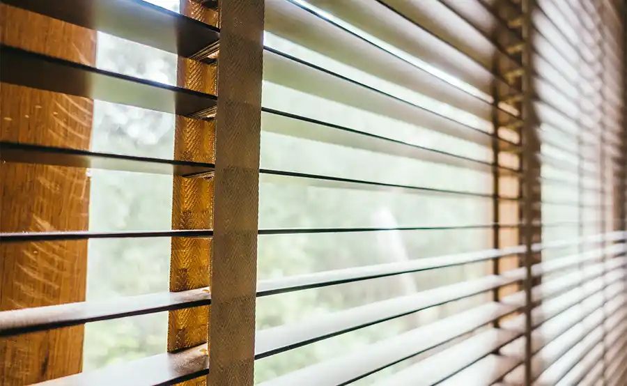 Welke raamdecoratie past het best bij een moderne woning?