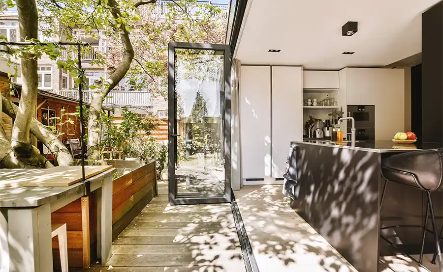 Harmonicadeur op je terras: let op ruimte en drempelhoogte