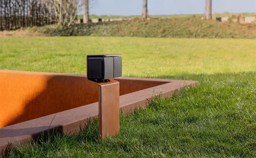 Niko brengt tuinpaal in cortenstaal naar buitenruimte