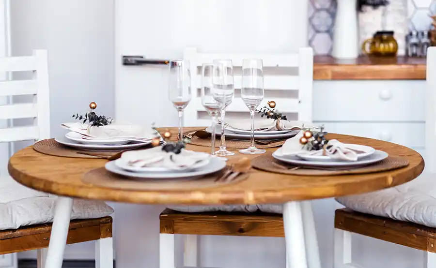 Ronde eettafel of rechthoekig: wat je keuze verraadt over hoe je je eetkamer gebruikt