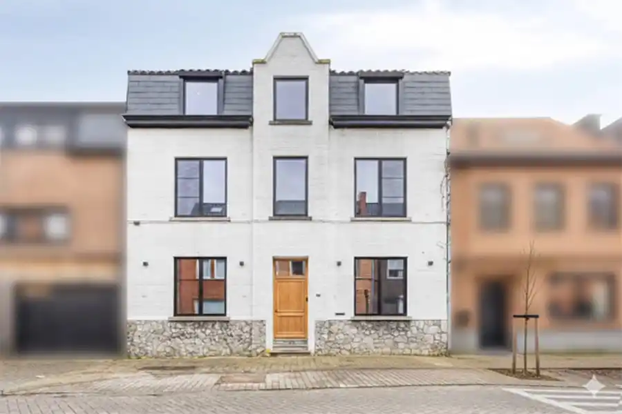 Deze woning in Hasselt werd onlangs verkocht via bieding onder gesloten enveloppe. 