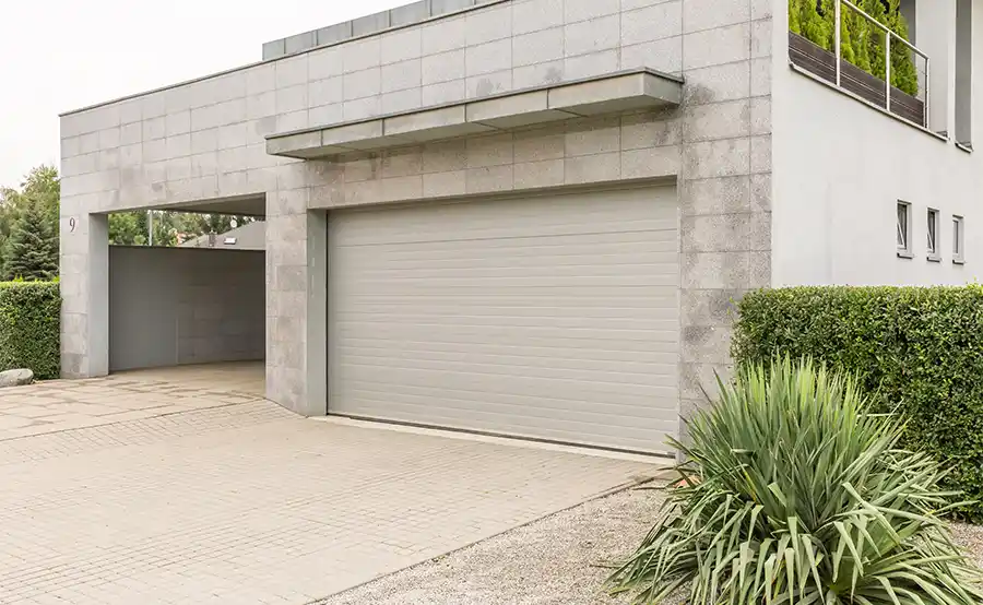 Kies je garagedeur slim: kijk eerst naar hoogte en ruimte