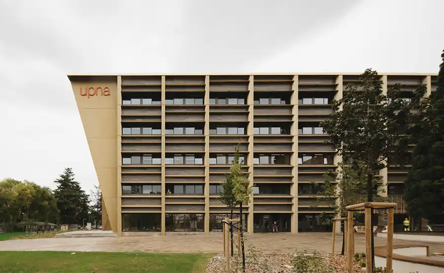 Nieuw campusgebouw in Pamplona toont kracht van massief hout