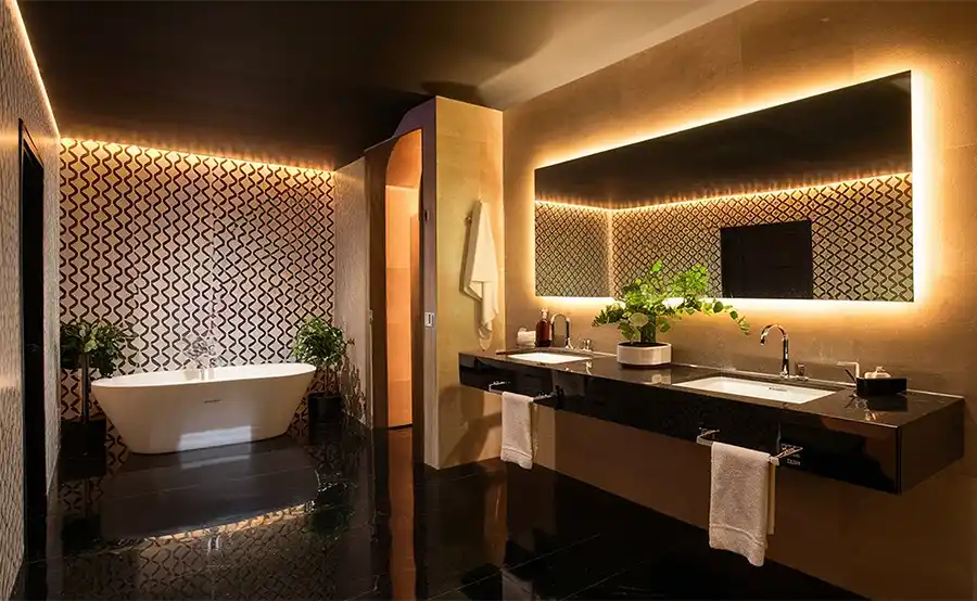 Welke materialen zijn echt geschikt voor een badkamer die lang mooi moet blijven?