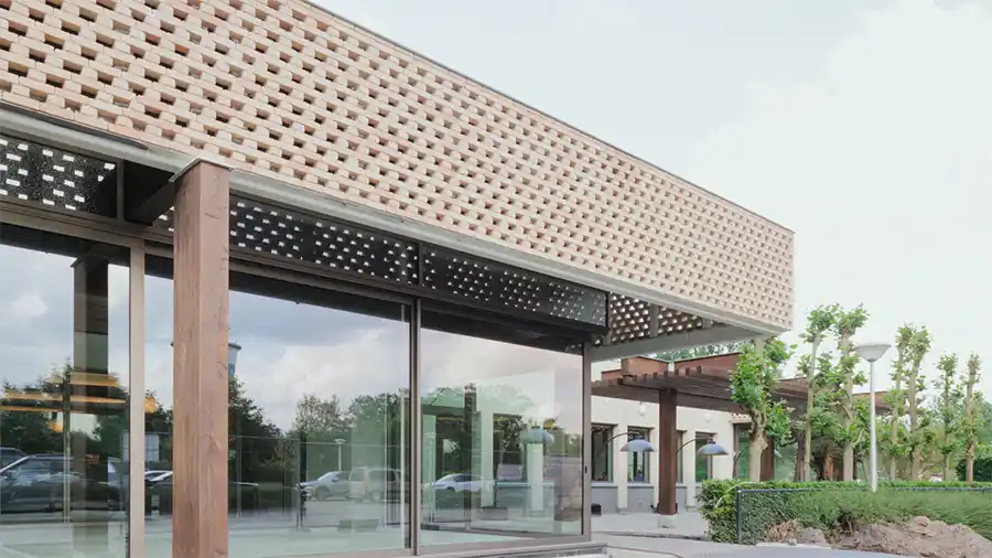 Circulaire houtstructuur als uitbreiding voor Café Trappisten in Westmalle