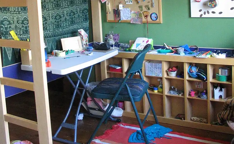 Een kinderkamer op zolder: wat de normen zeggen over hoogte, en hoe je toch ruimte wint