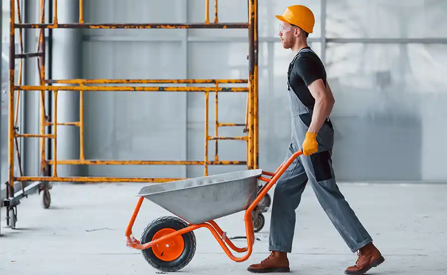 Veilig klussen op hoogte met een smalle rolsteiger