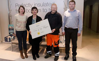 Recticel Insulation schenkt cheque van € 1.000 aan Acres of Hope Belgium