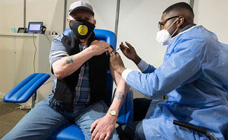 Bouwunie vraagt mogelijkheid om arbeiders op de werven te vaccineren