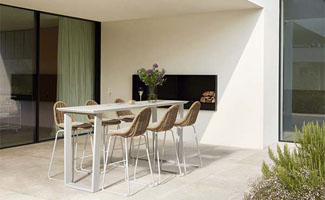 Hoogzomer op het terras: high dining tables & chairs