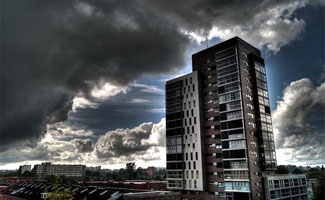 Donkere wolken pakken zich samen boven bouwsector