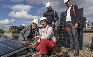 Eerste Limburgse zonnepanelen op sociale woningen ingehuldigd