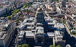 Restauratie van de voorgevel van het Brusselse Justitiepaleis gaat van start