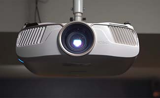 Maak-een-home-cinema-met-een-beamer-thuis-dit-moet-je-weten