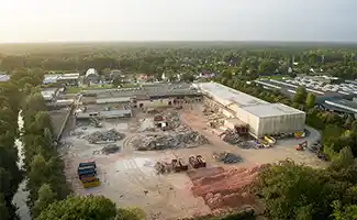 Circulair slopen tijdens afbraakwerken Zwan-fabriek in Schoten