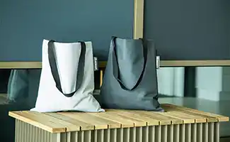 Screendoekresten krijgen tweede leven als totebag