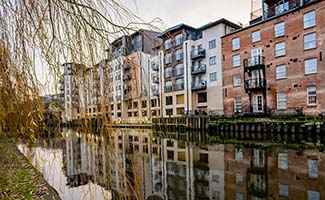 /Vlaanderen-heeft-dringend-meer-woningen-nodig-om-wooncrisis-te-keren/