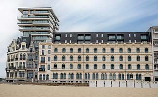 /Van-meisjesschool-tot-Troon-17-luxe-wonen-aan-de-Zeedijk-in-Oostende/