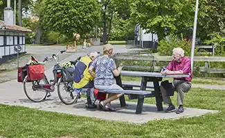 Waarom scholen steeds vaker kiezen voor onderhoudsvrij straatmeubilair