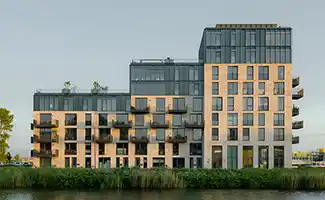Markant nieuw woongebouw Huis aan de Haven voltooid in Leeuwarden